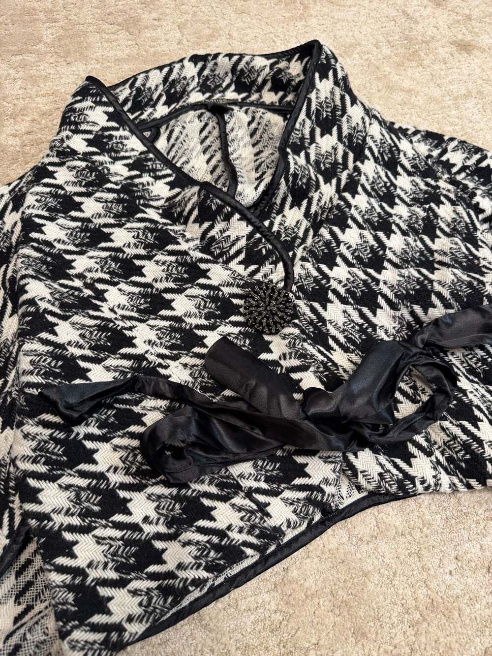 Vertigo Paris Black and White Houndstooth Knit Capelet with Ribbon Tie